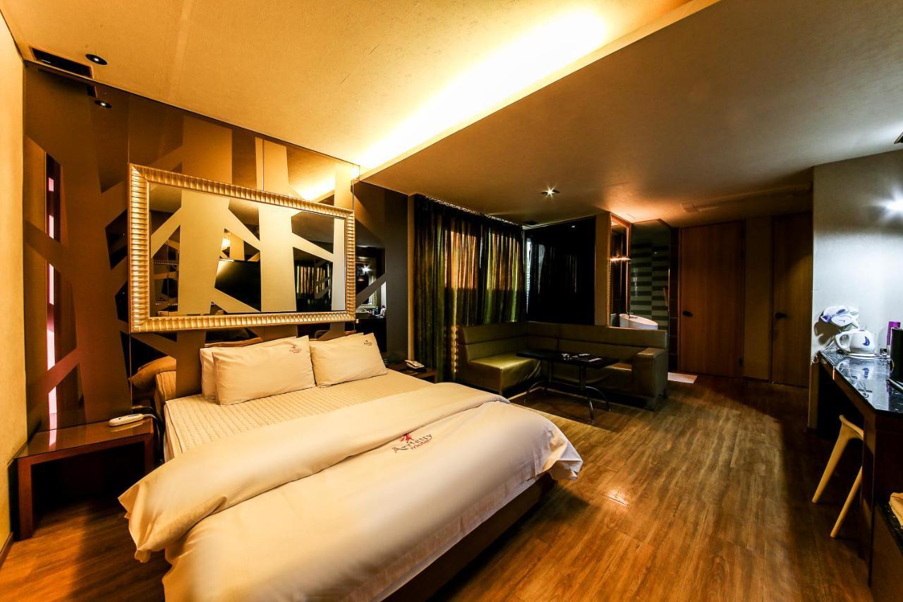 Gyeongju Arrietty Motel מראה חיצוני תמונה