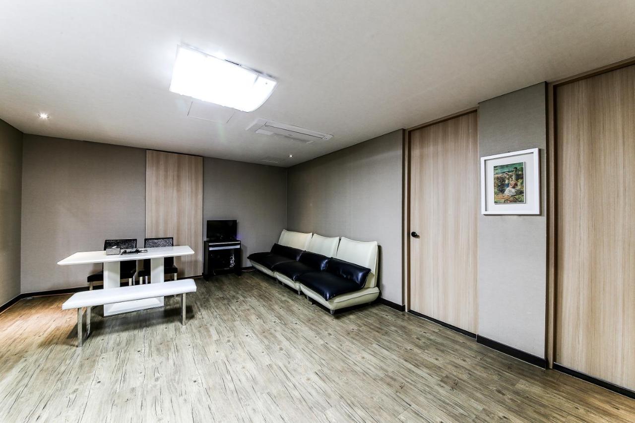 Gyeongju Arrietty Motel מראה חיצוני תמונה