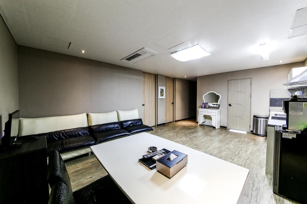 Gyeongju Arrietty Motel מראה חיצוני תמונה