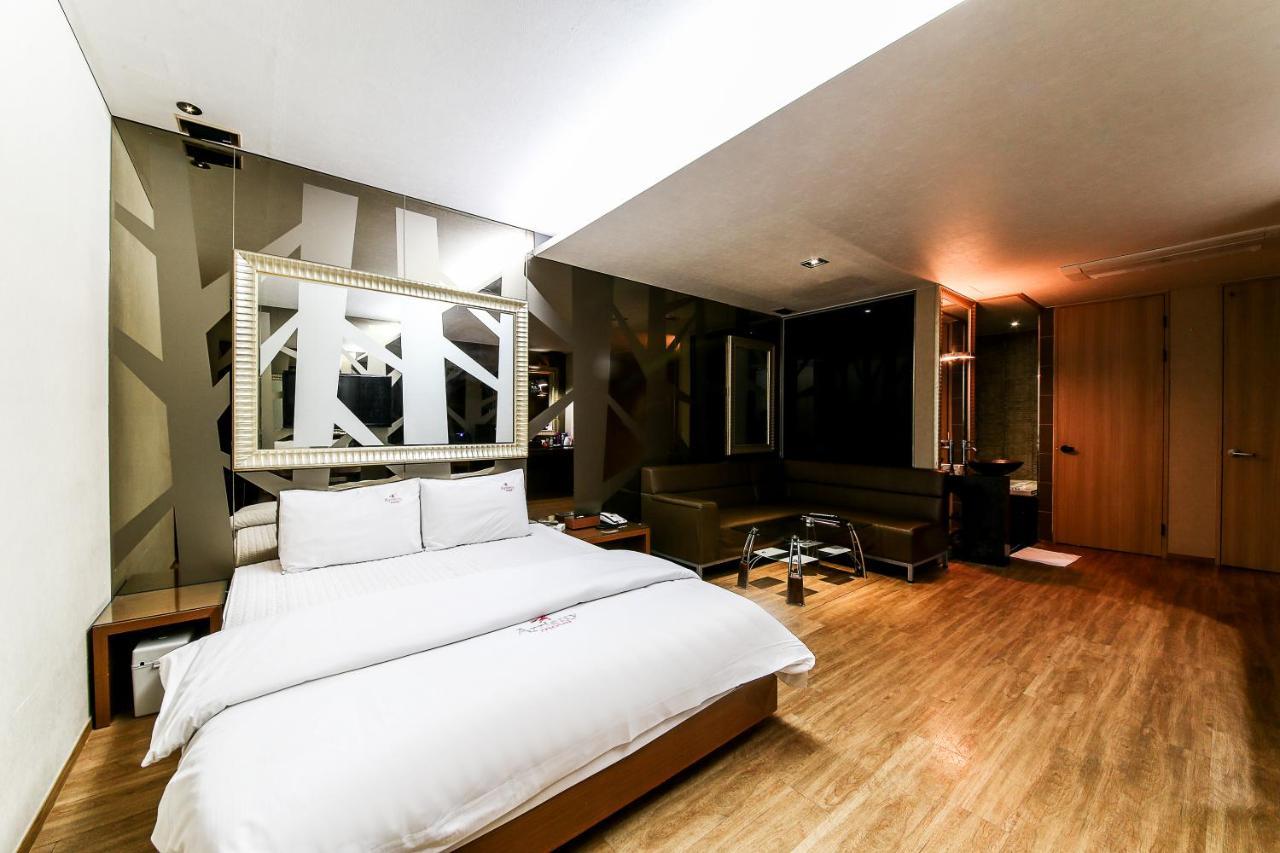 Gyeongju Arrietty Motel מראה חיצוני תמונה