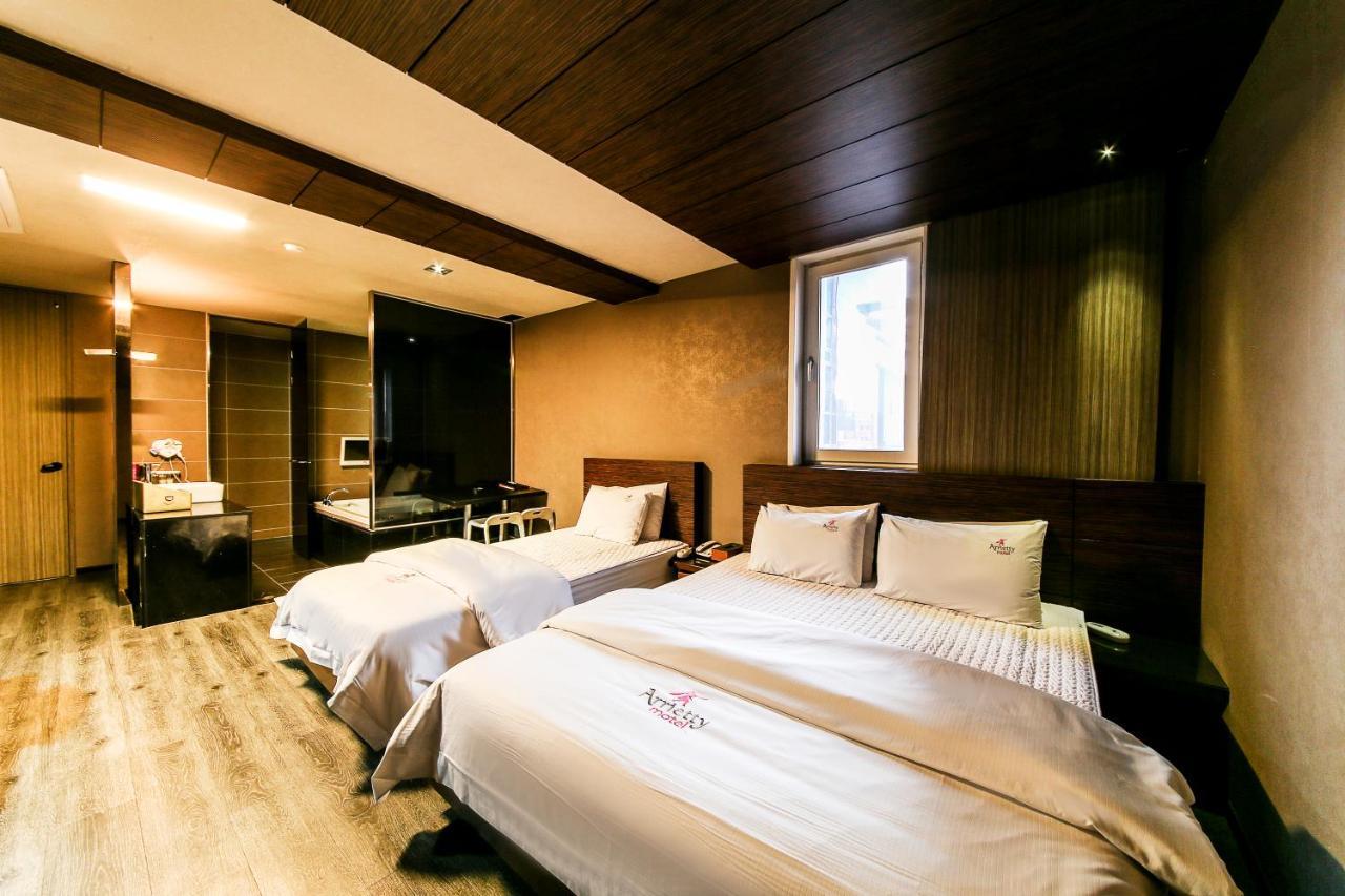 Gyeongju Arrietty Motel מראה חיצוני תמונה