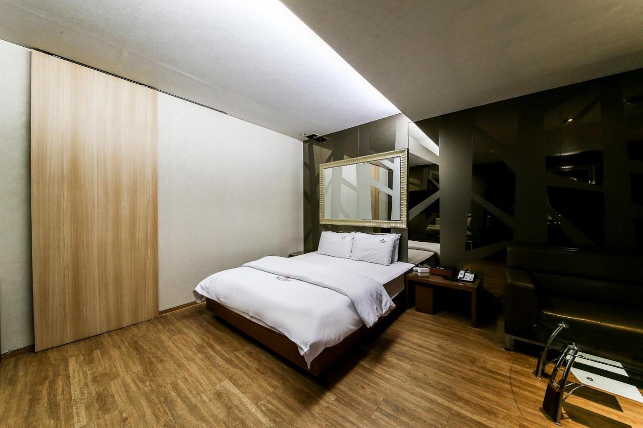 Gyeongju Arrietty Motel מראה חיצוני תמונה