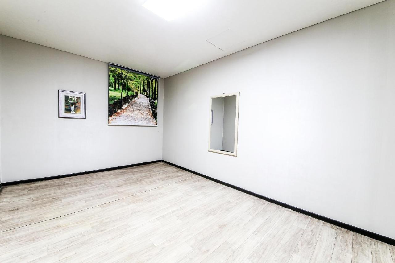 Gyeongju Arrietty Motel מראה חיצוני תמונה
