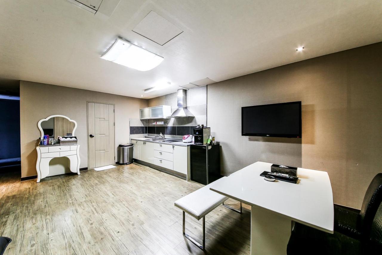 Gyeongju Arrietty Motel מראה חיצוני תמונה