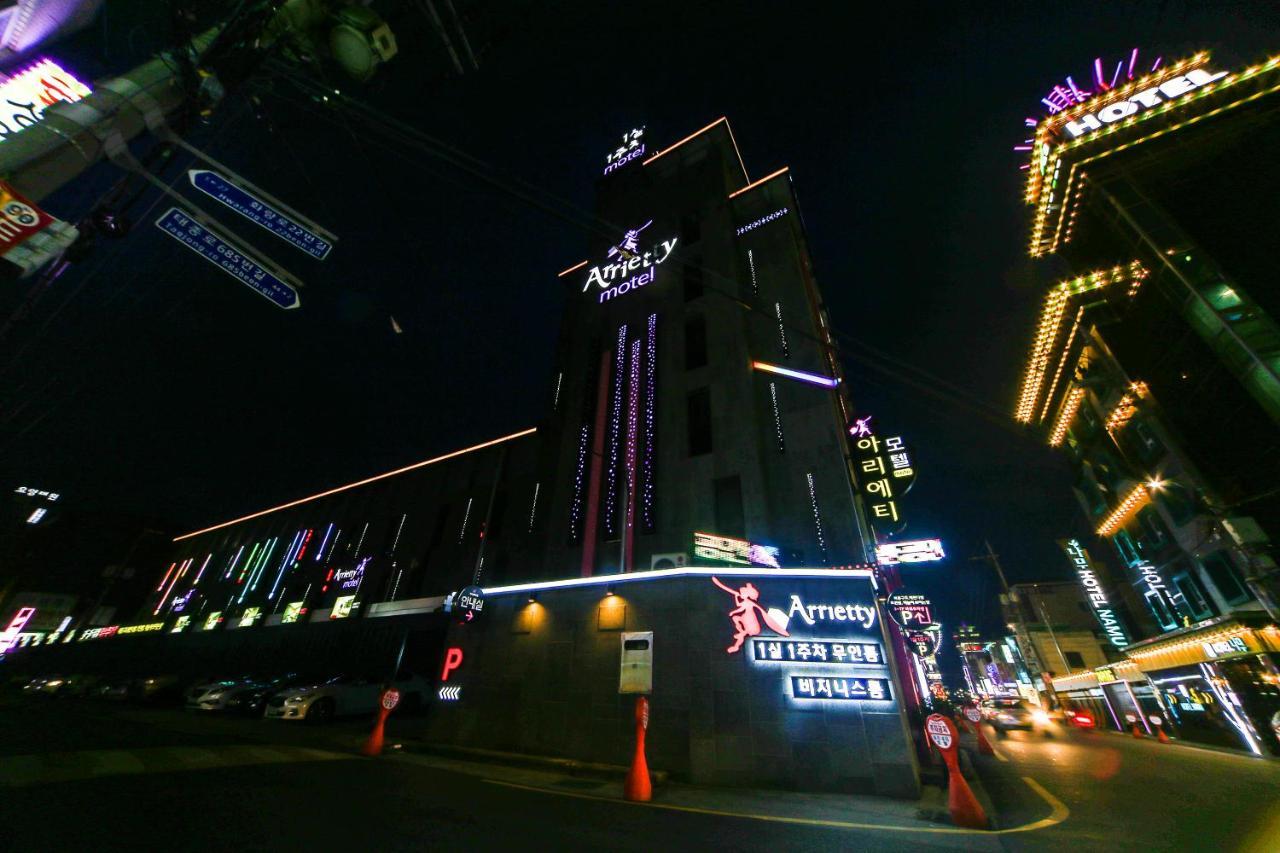 Gyeongju Arrietty Motel מראה חיצוני תמונה